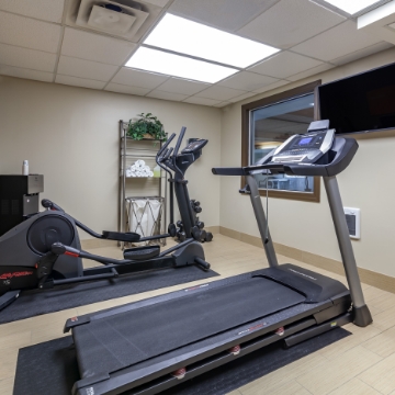 Does Comfort Inn & Suites Geneva have a fitness center?