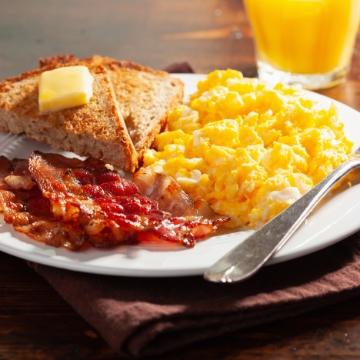 Does Comfort Inn & Suites Geneva offer breakfast?