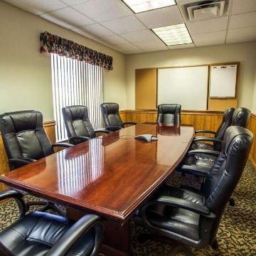 Does Comfort Inn & Suites Geneva offer meeting and event space?